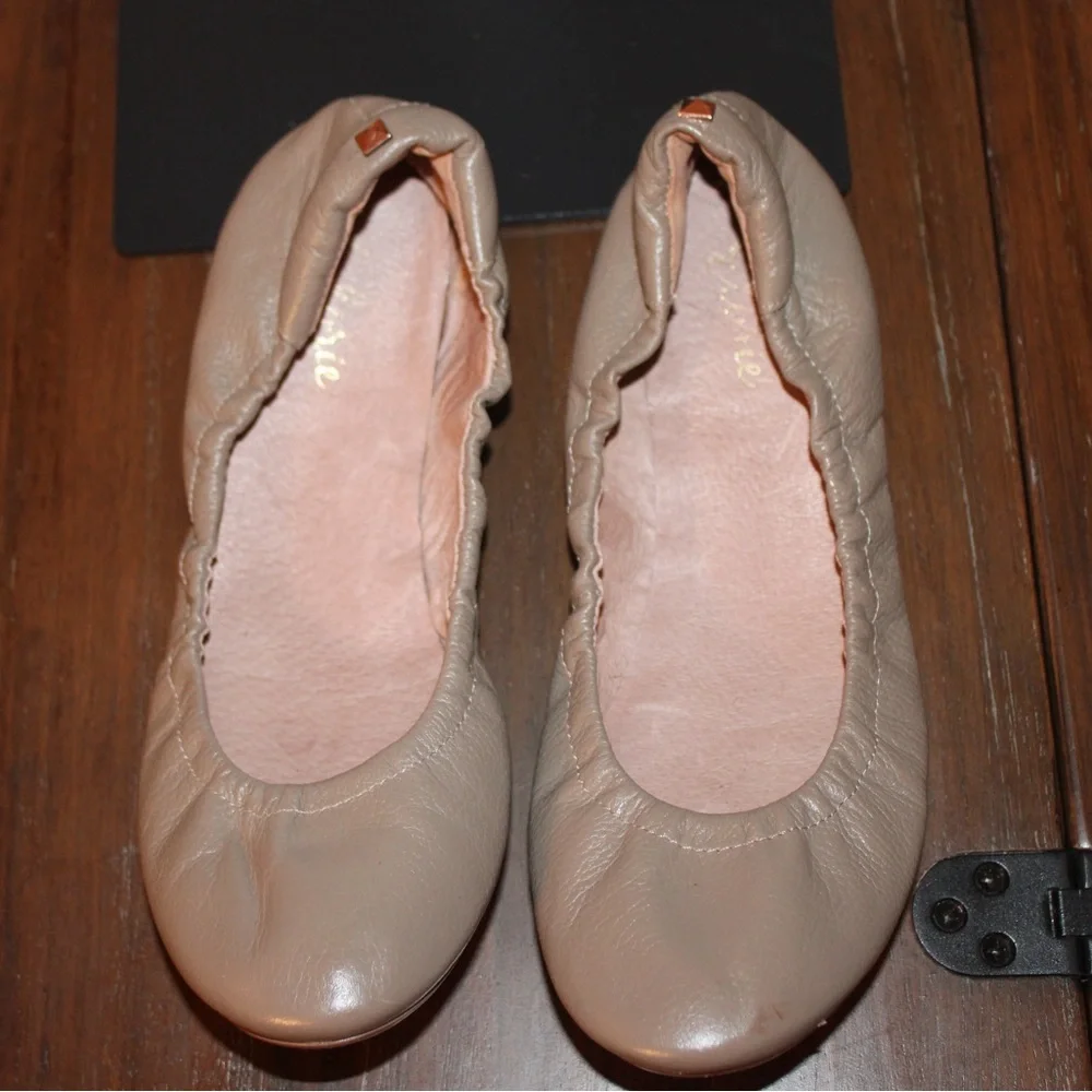 Elorie Ballet Flats in French Gray (Taupe) EUC - Size 8.5 - Picture 1 of 6